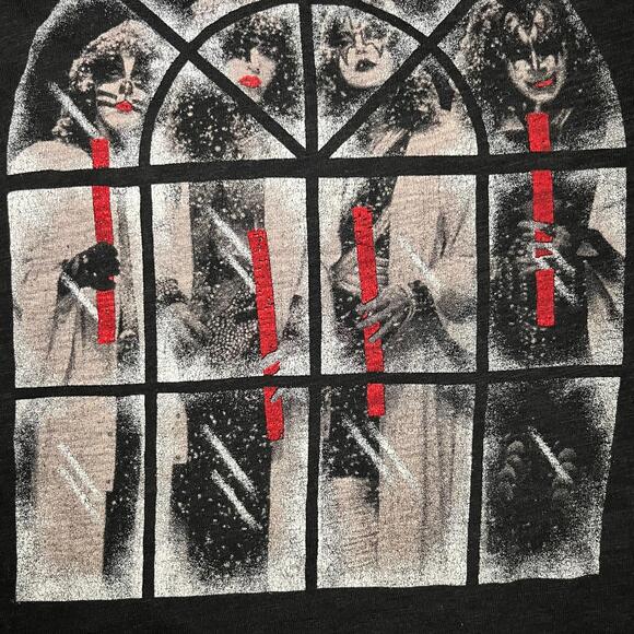 🎄 Lucky Brand x KISS “Merry KISSmas” Holiday Graphic Tee – Size S - Picture 5 of 5